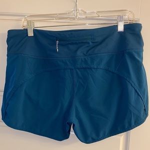 Lululemon Speed Up Low-Rise lined 2.5 inch shorts